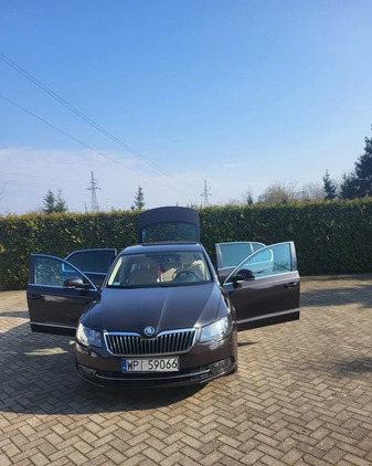 Skoda Superb cena 30800 przebieg: 136000, rok produkcji 2013 z Ostrzeszów małe 67